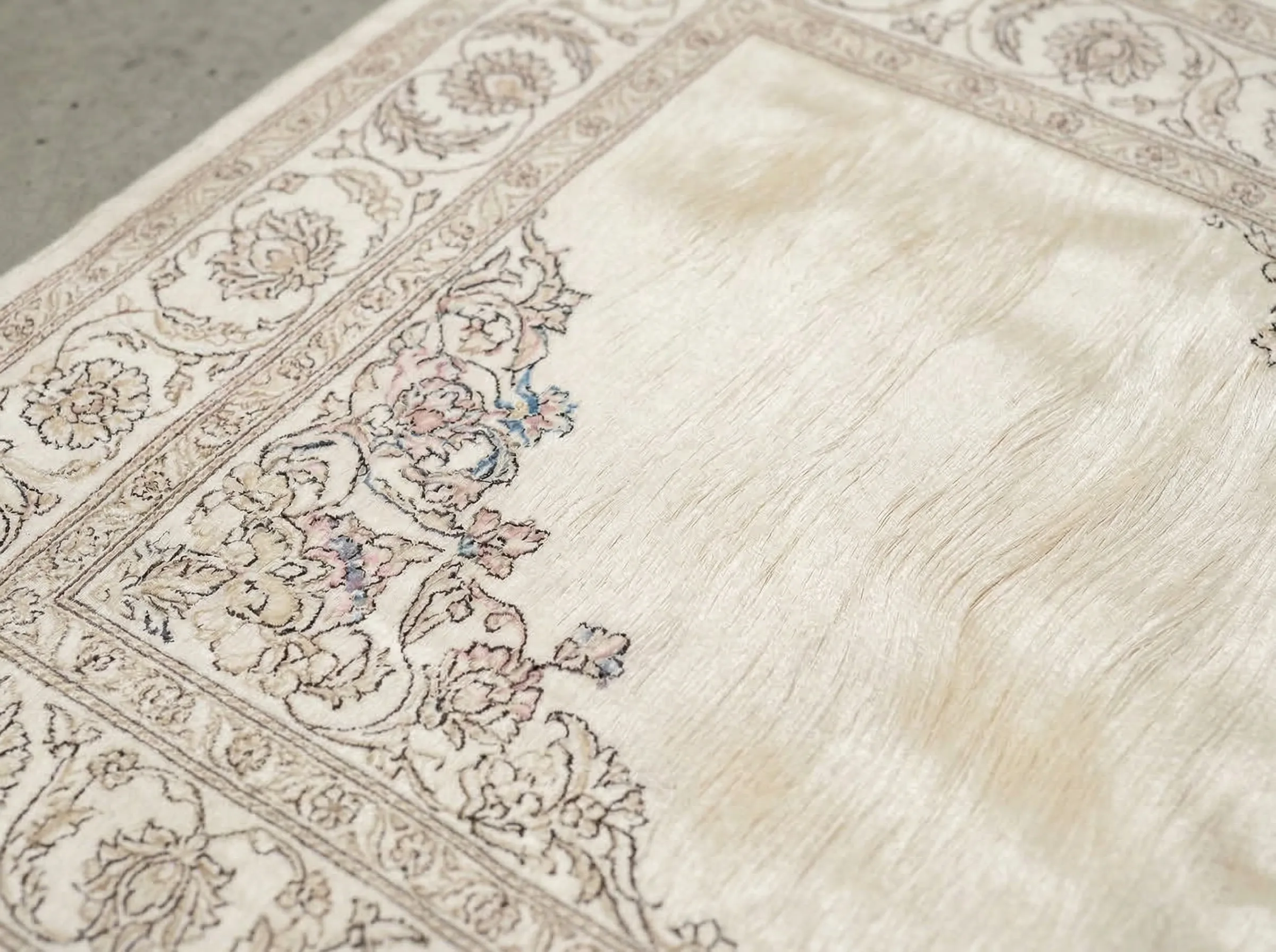 Kilim persan Qashqai après restauration, motifs géométriques nets et couleurs stabilisées par expert tapis 78